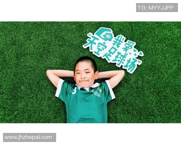 在滚动的天空中追逐梦想足球明星们的激情与荣耀之路 在滚动的天空中追逐梦想足球明星们的激情与荣耀之路